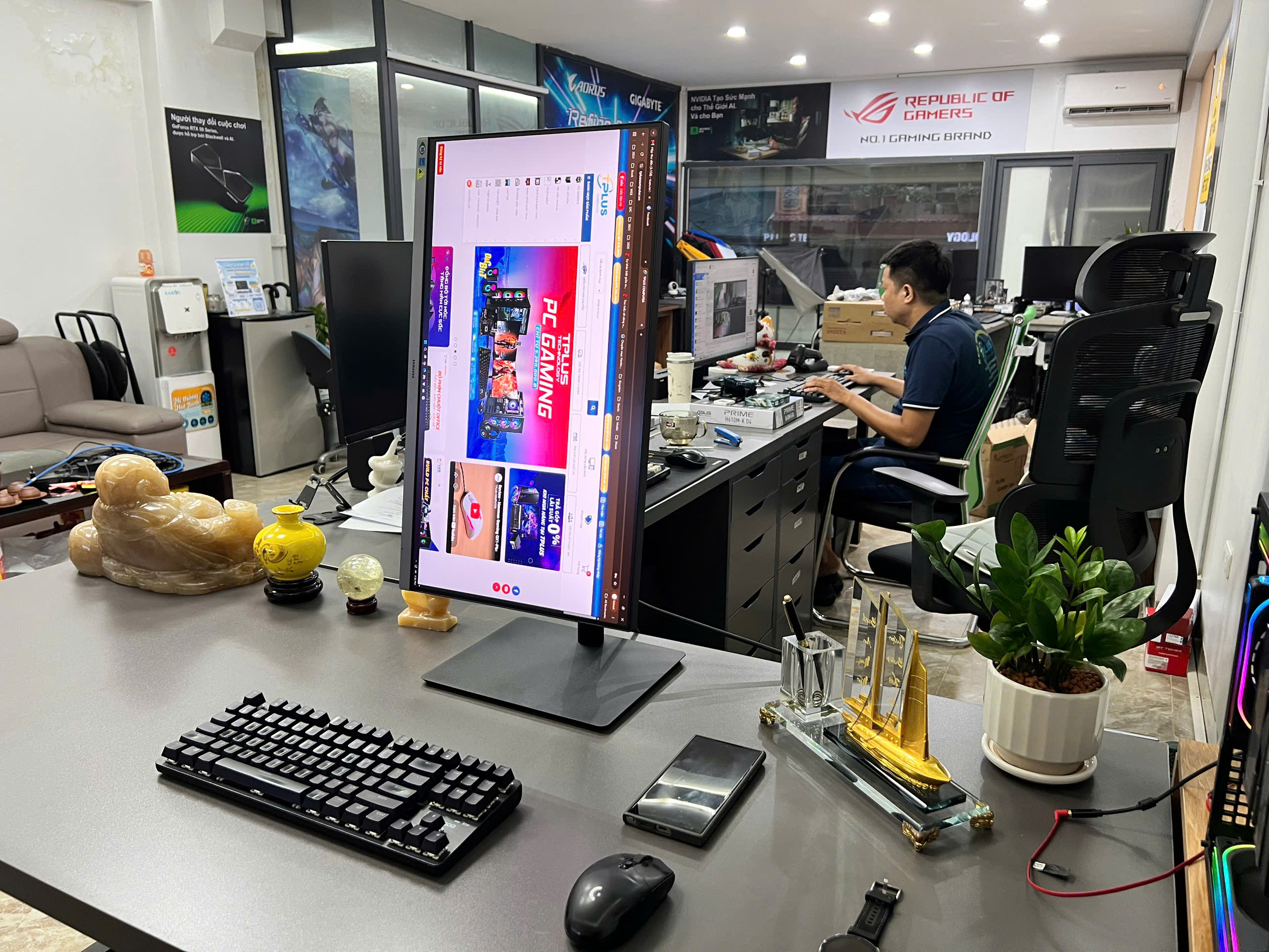 https://tpluscomputer.vn/Manhinh_samsung__ls24hg320__7