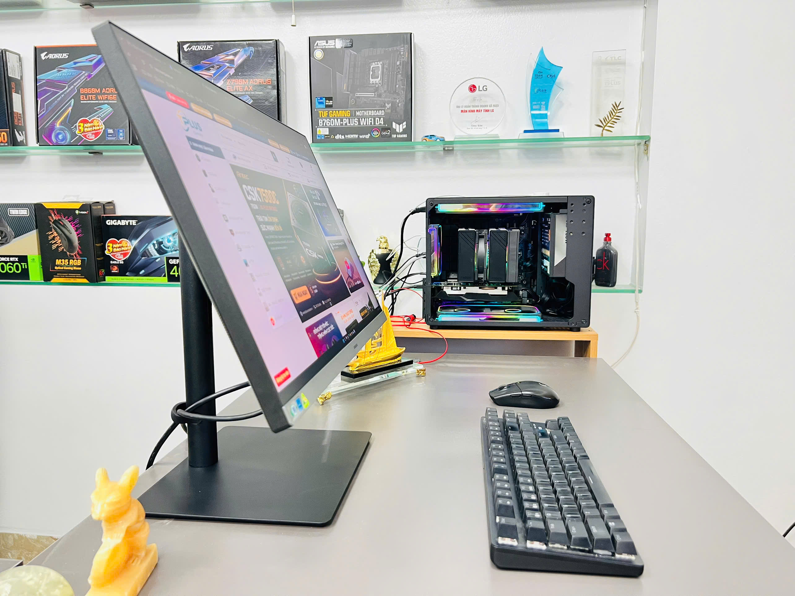 https://tpluscomputer.vn/Manhinh_samsung__ls24hg320__8